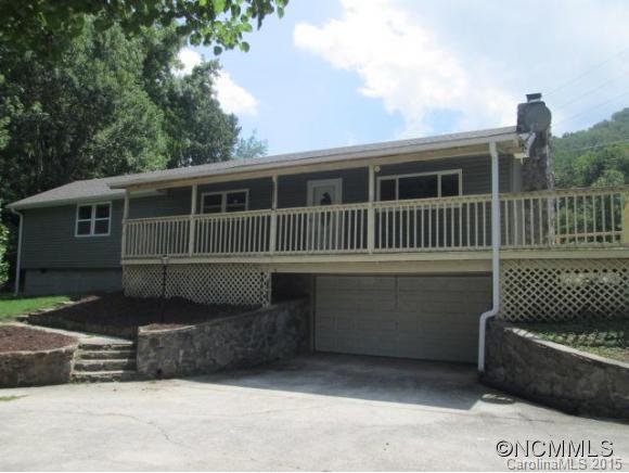 916 Burnette Cove Rd, Canton, NC 28716