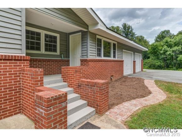 106 Morgan Cove Rd, Candler, NC 28715