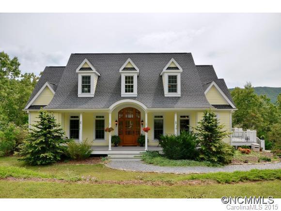 240 Deer Meadow Ln., Hendersonville, NC 28739