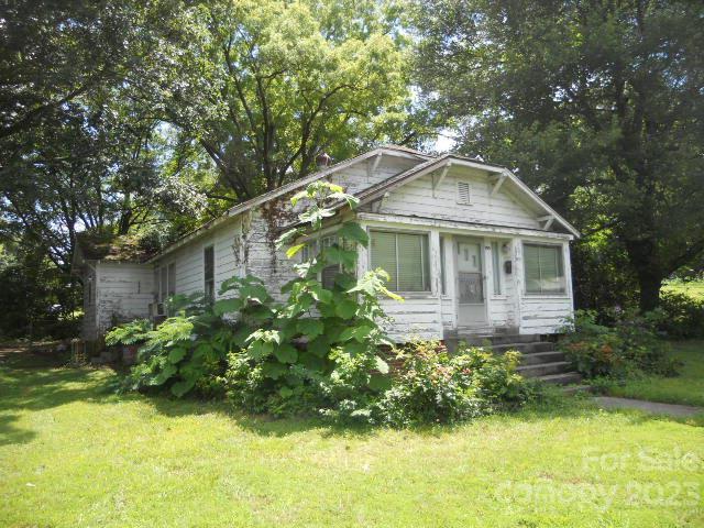 705 Rogers Lake Road, Kannapolis, NC 28081