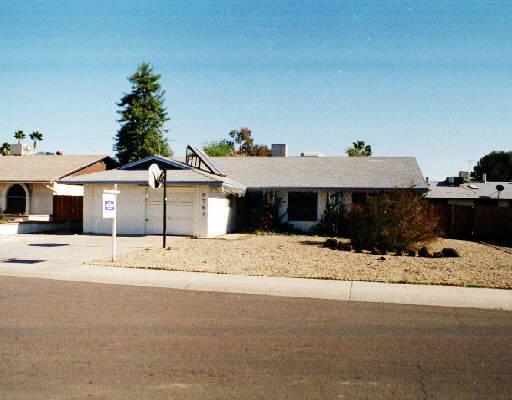 9761 N 68th Ln., Peoria, AZ 85345