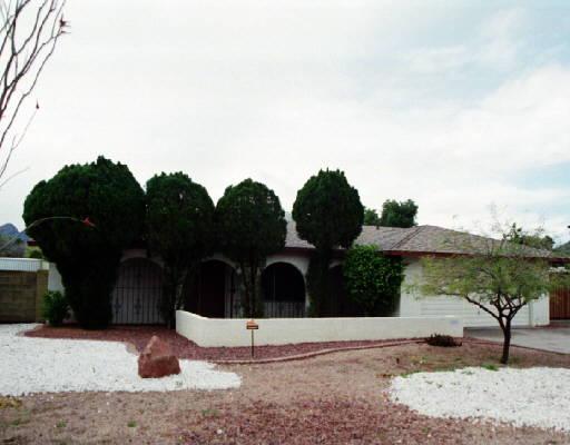 2601 E Cannon Dr., Phoenix, AZ 85028