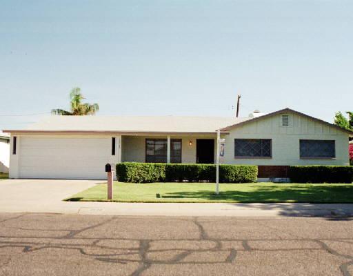 2526 W Freeway Ln., Phoenix, AZ 85021