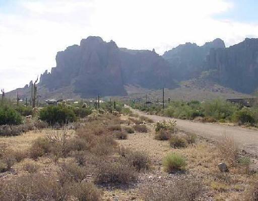 5704 E Reavis St., Apache Junction, AZ 85219