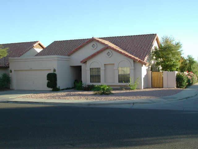 2703 E Rockledge Rd., Phoenix, AZ 85044