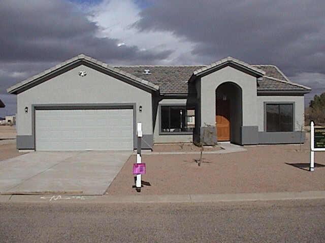 9520 W Hartigan Ln., Arizona City, AZ 85223
