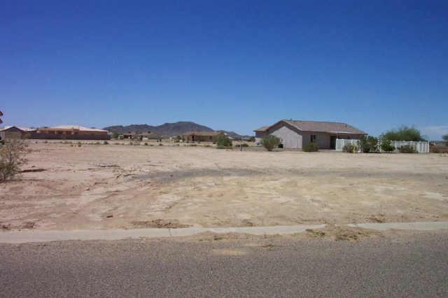 10136 W Wenden Dr., Arizona City, AZ 85223