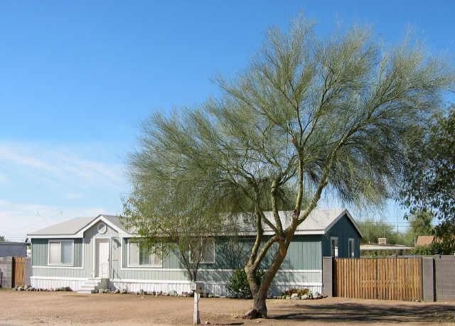 586 S Warner Dr., Apache Junction, AZ 85220