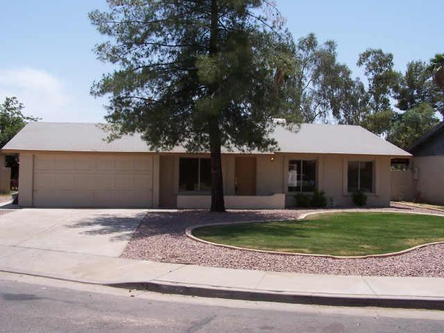 2049 W Des Moines Cir., Mesa, AZ 85201
