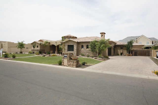 3042 E Robin Ln., Gilbert, AZ 85296