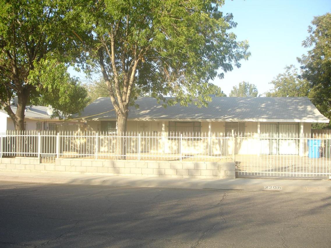 2208 N 30th St., Phoenix, AZ 85008