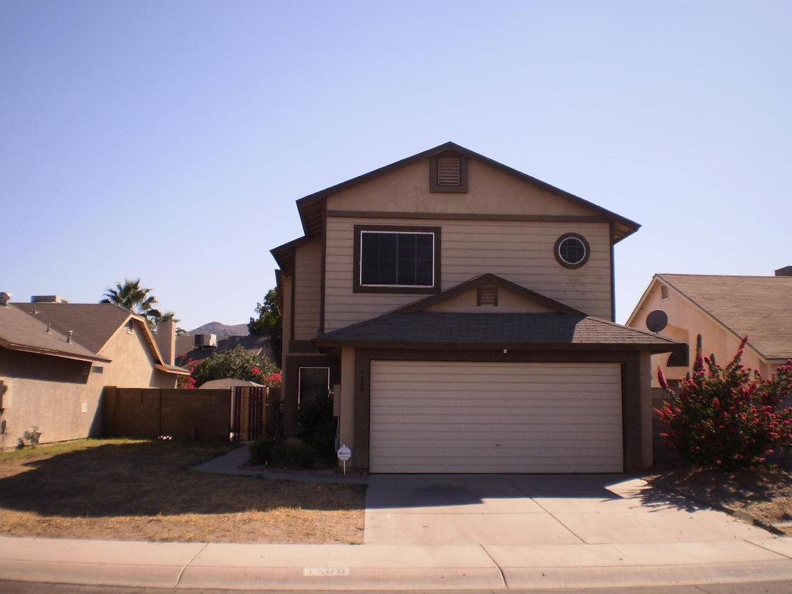 1709 E Greenway Cir., Phoenix, AZ 85042