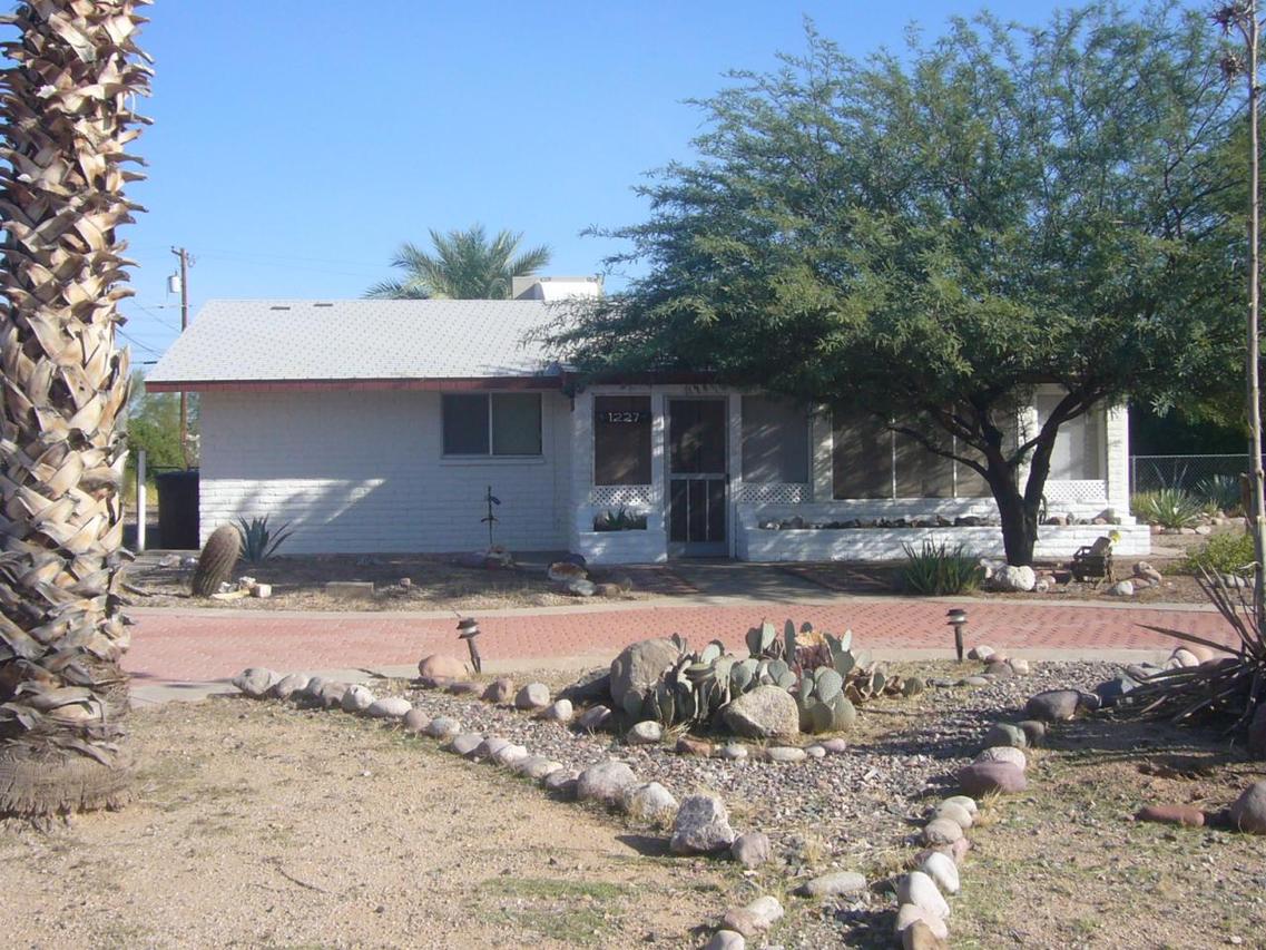 1227 N 67th St., Mesa, AZ 85205