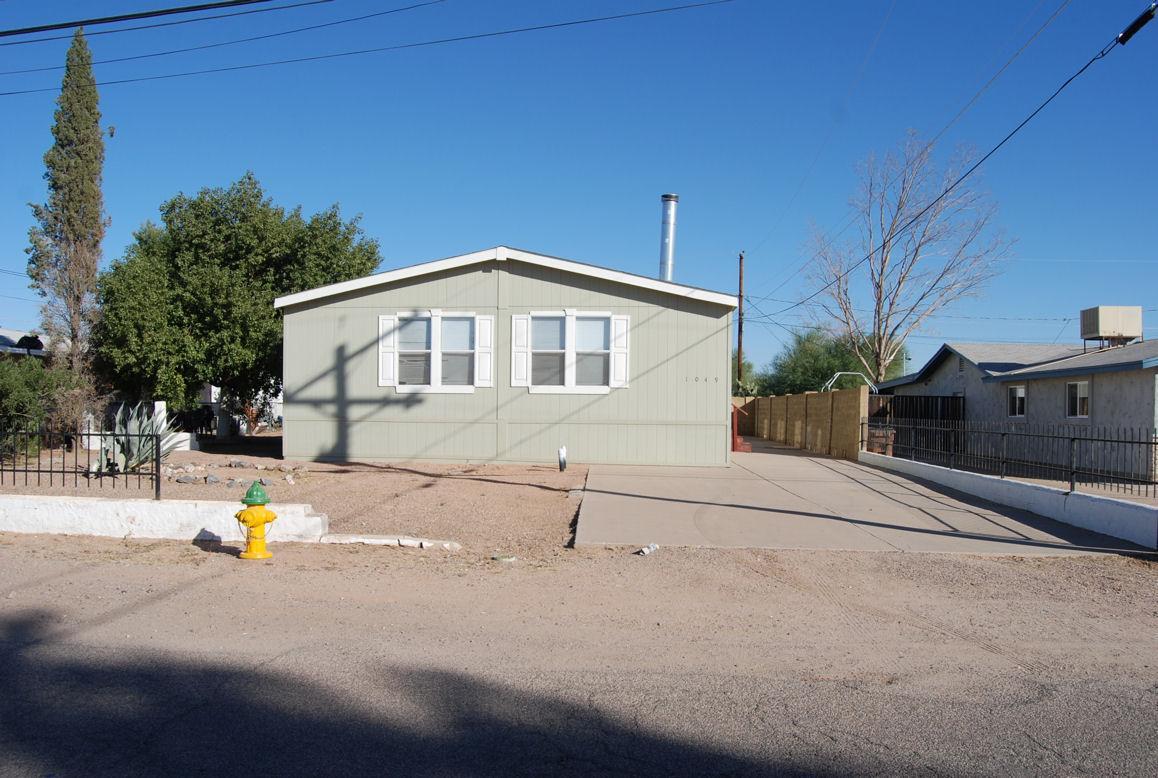 1049 S Warner Dr., Apache Junction, AZ 85120