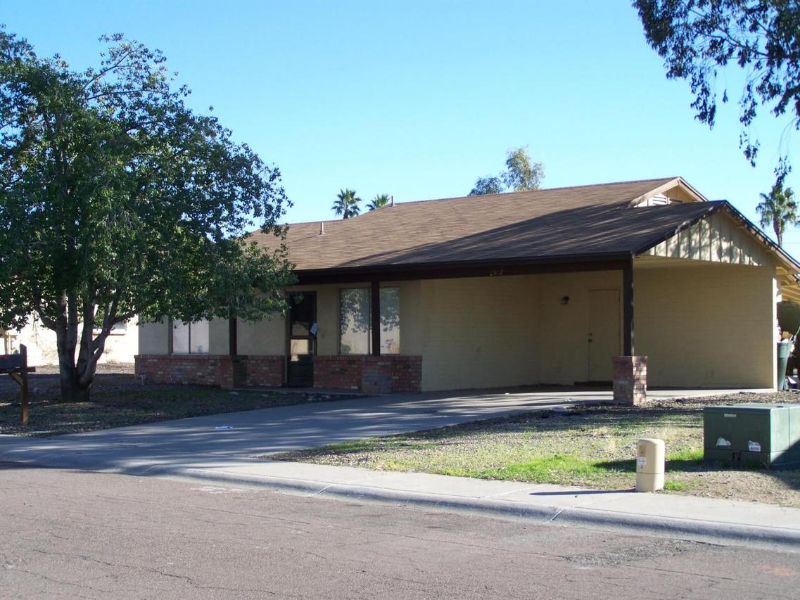 2907 W Woodridge Dr., Phoenix, AZ 85053