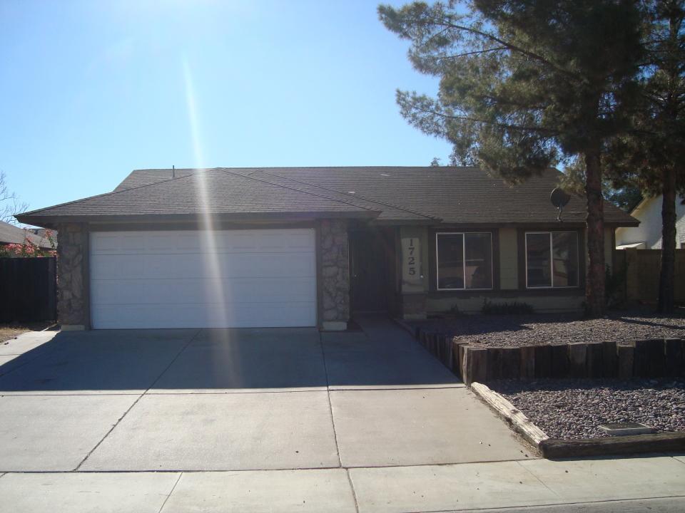 1725 E Saint Charles Ave., Phoenix, AZ 85042