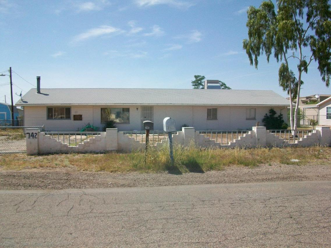742 S Grand Dr., Apache Junction, AZ 85120