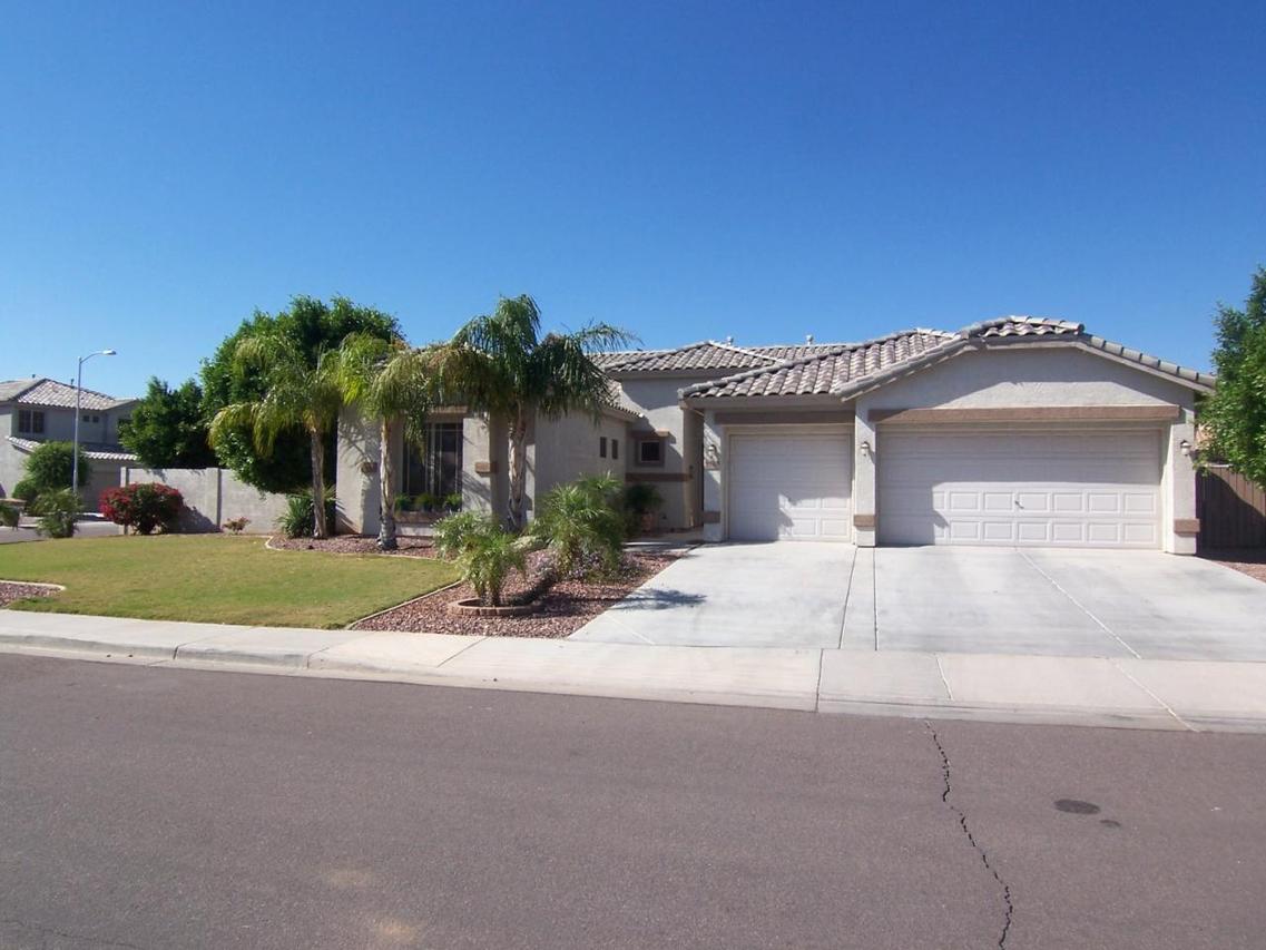 7156 W Saddlehorn Rd., Peoria, AZ 85383