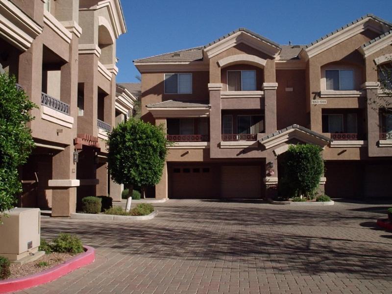 4455 E Paradise Village Pkwy. #1052, Phoenix, AZ 85032