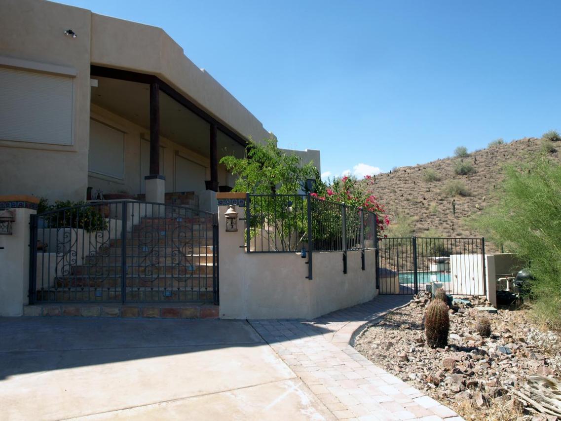 208 W Briles Rd., Phoenix, AZ 85085