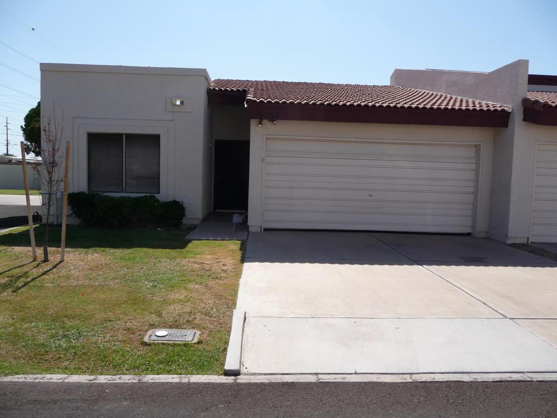 9052 N 68th Ln., Peoria, AZ 85345