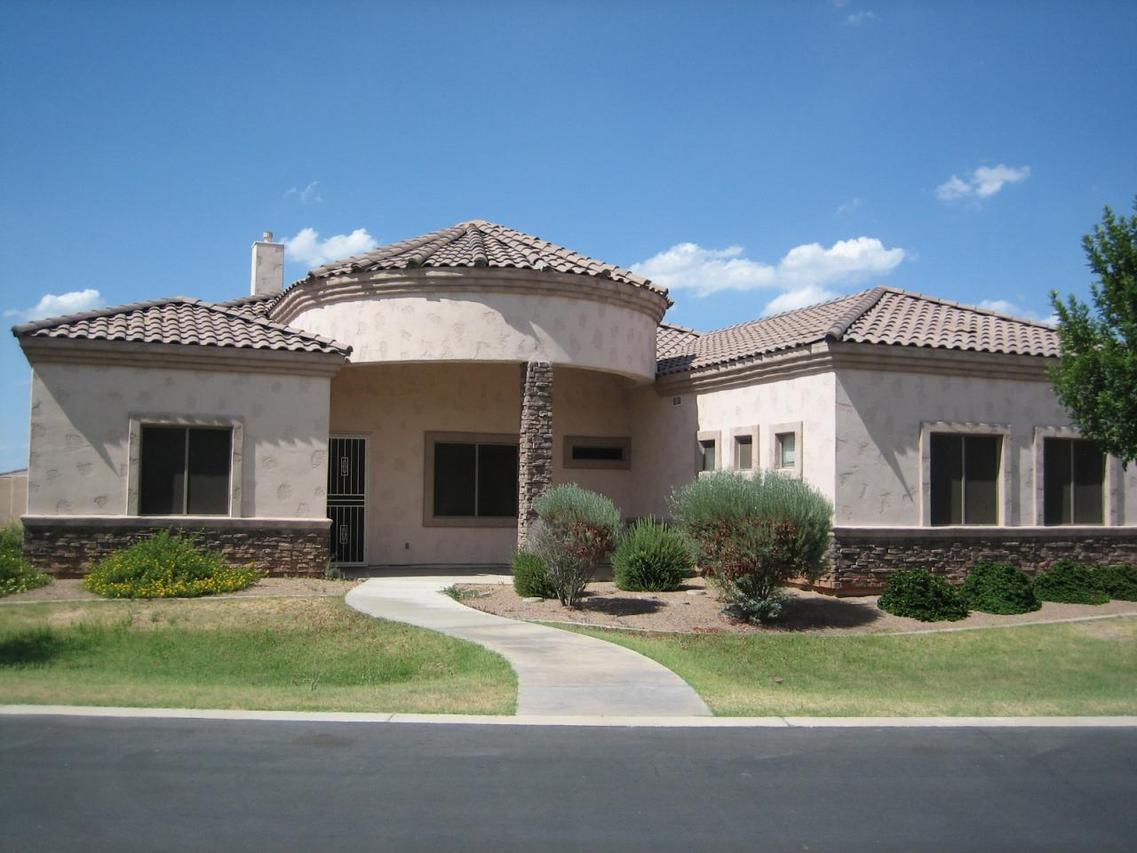 2912 E Desert Ln., Phoenix, AZ 85042