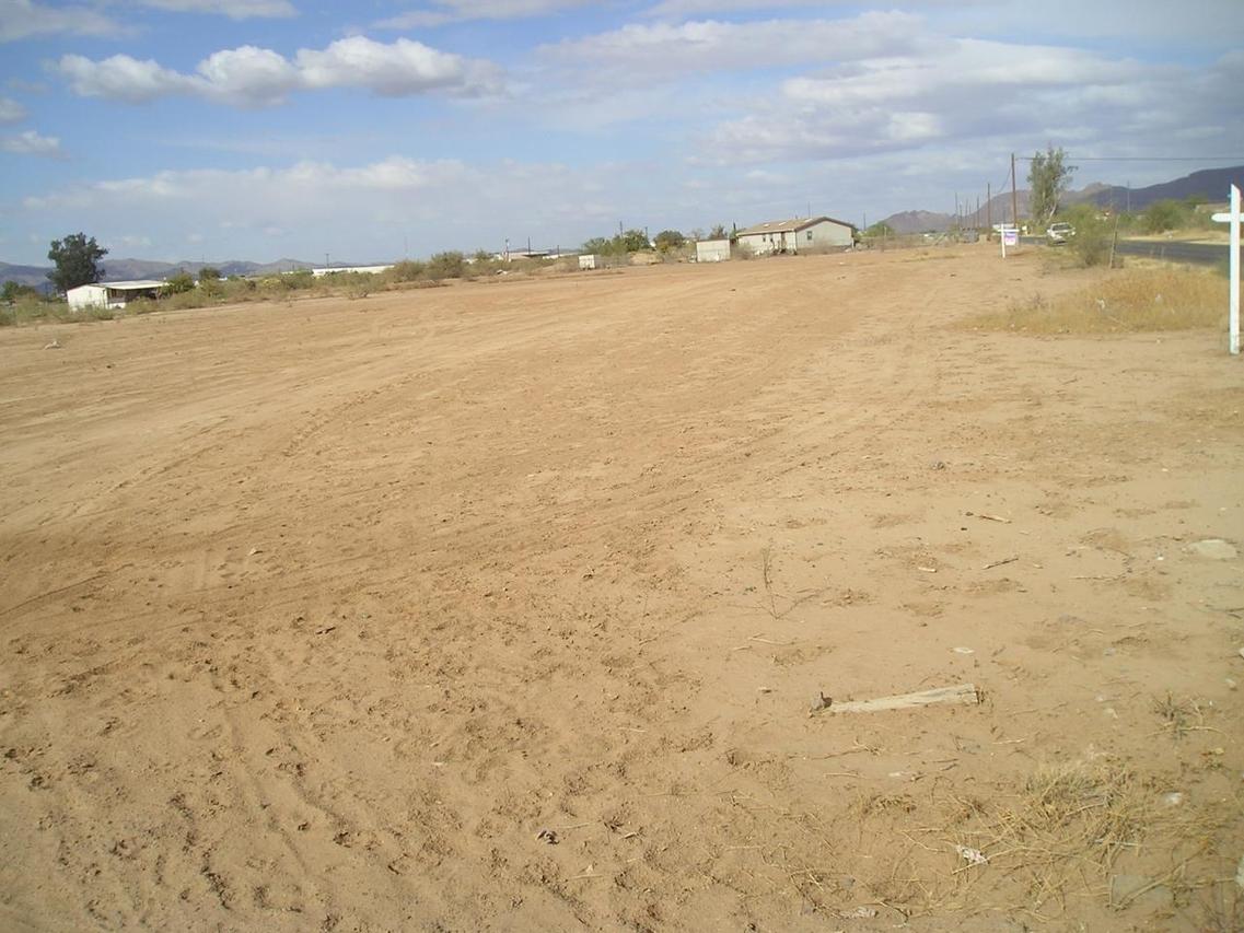 005 N 4 Th St., Aguila, AZ 85320