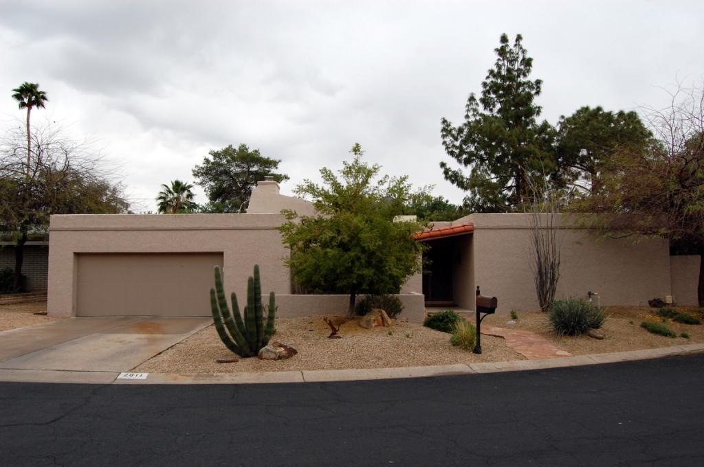 2811 E Calaveros Dr., Phoenix, AZ 85028