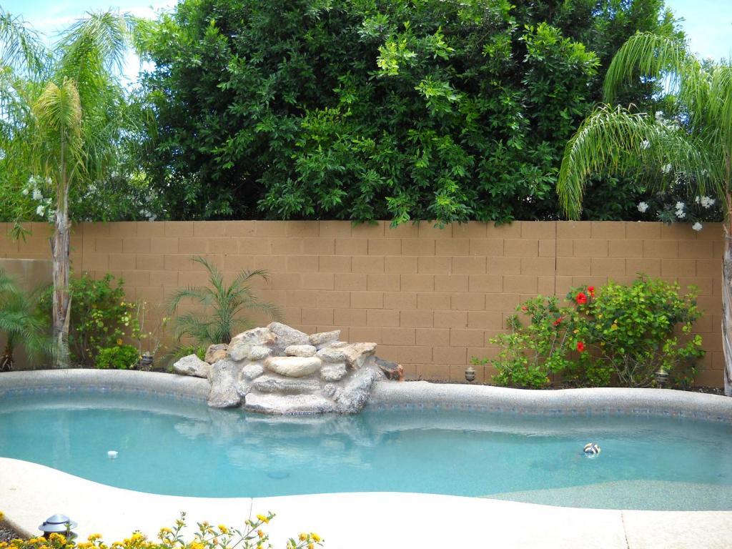 693 E Sunburst Ln., Tempe, AZ 85284