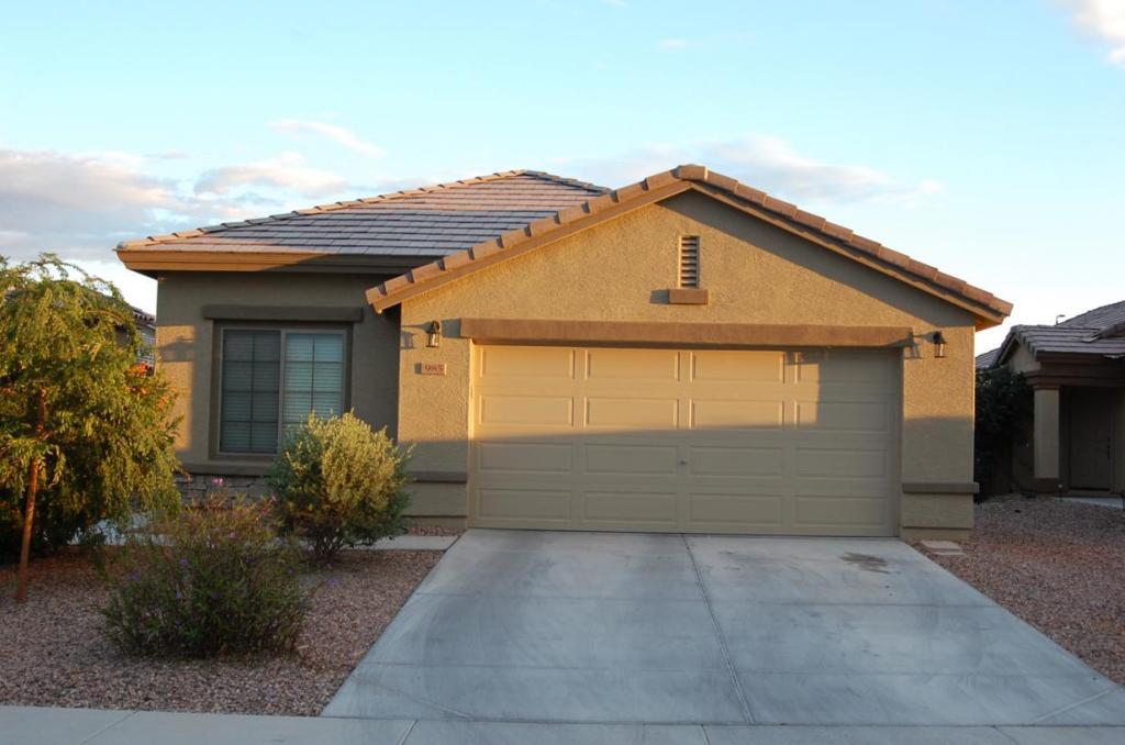 985 W Desert Hills Dr., San Tan Valley, AZ 85143
