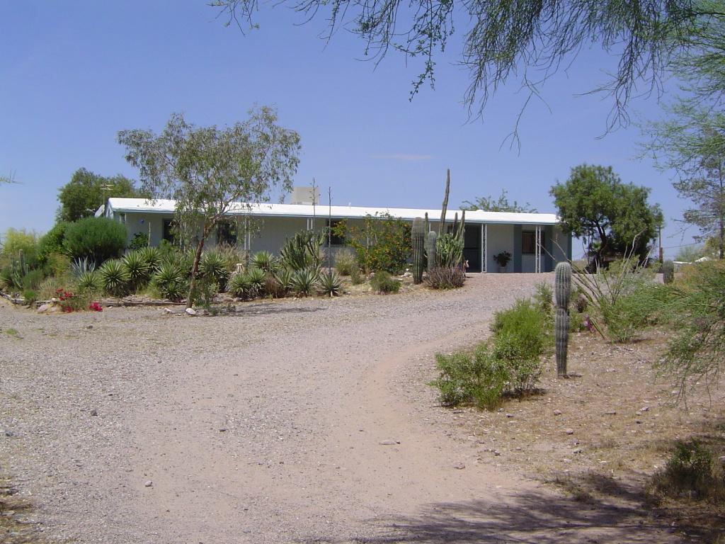 108 N Tomahawk Rd., Apache Junction, AZ 85119
