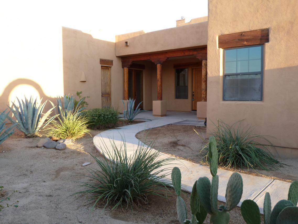 513 W Lavitt Ln., Phoenix, AZ 85086