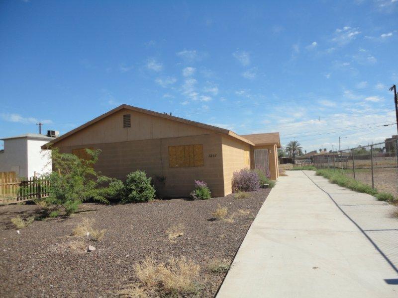 1237 S 12th Ave., Phoenix, AZ 85007