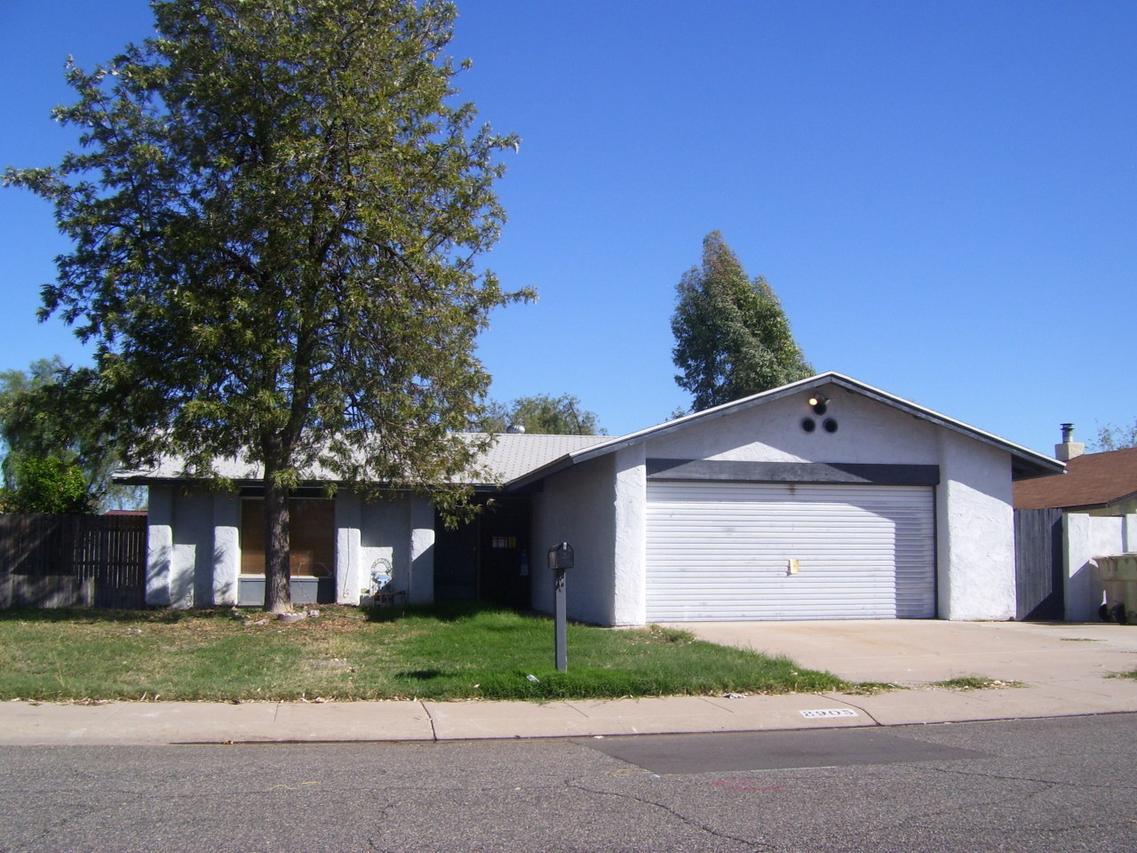 8905 N 55th Dr., Glendale, AZ 85302