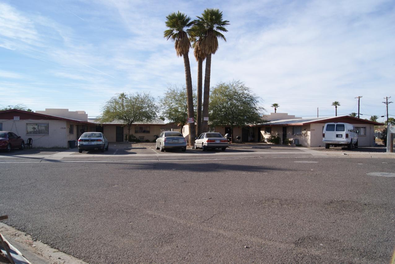 1320 N 48th Pl., Phoenix, AZ 85008