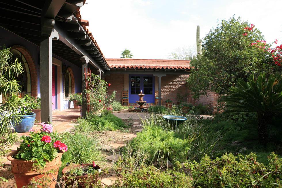 4562 E Camelback Rd., Phoenix, AZ 85018