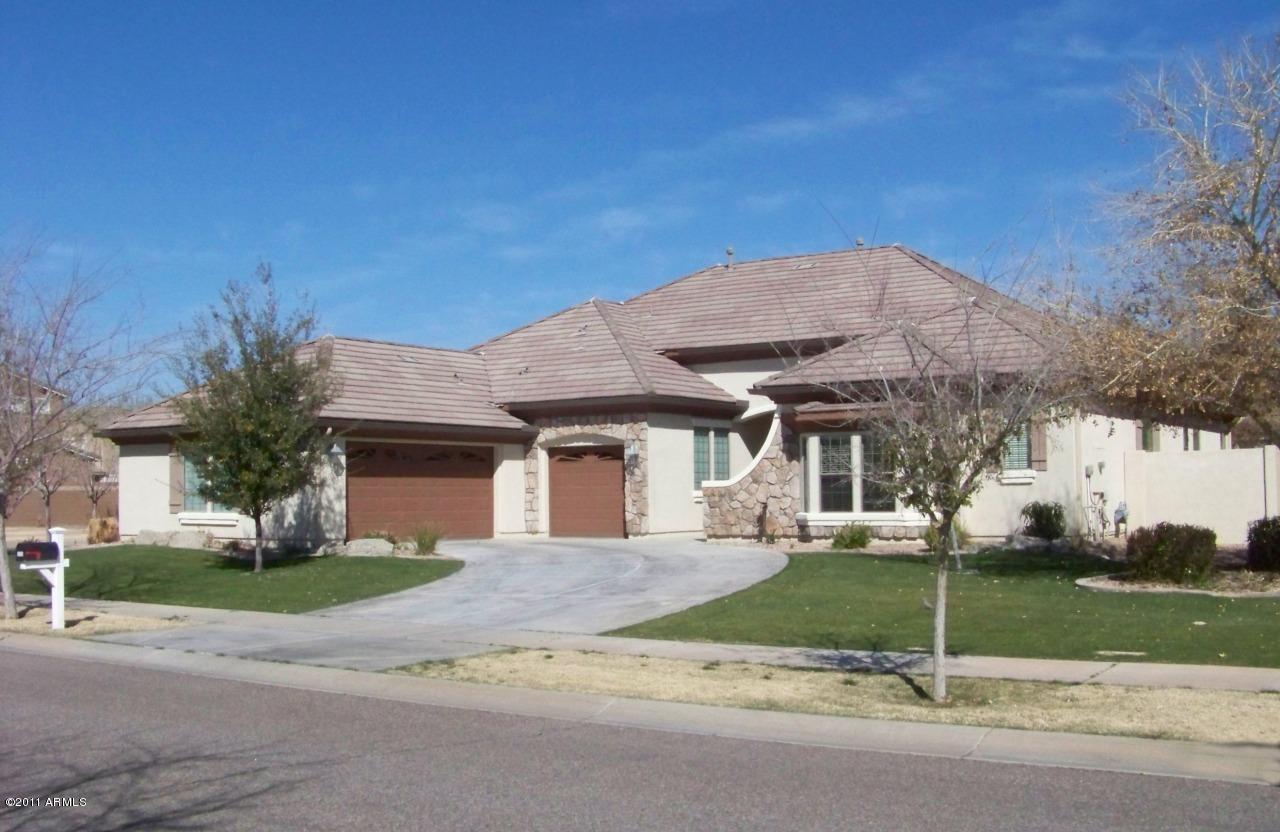 3028 E Comstock Dr., Gilbert, AZ 85296