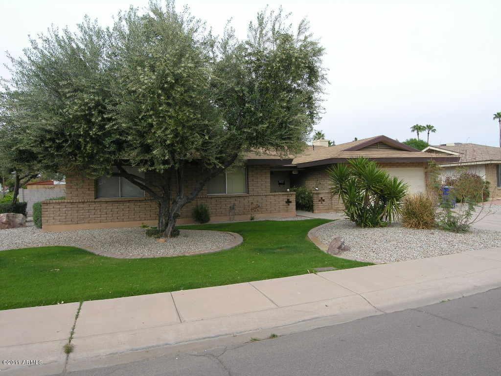 1906 E Pebble Beach Dr., Tempe, AZ 85282