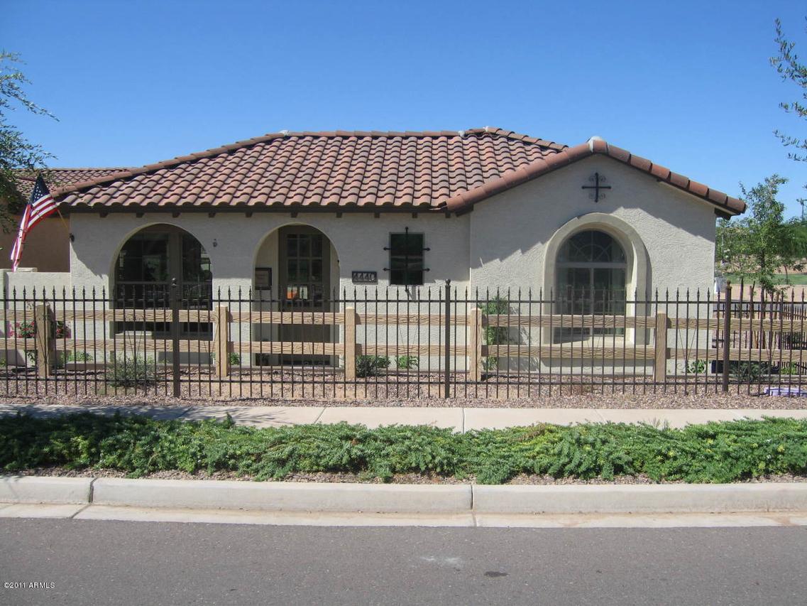 3585 S Falcon Dr., Gilbert, AZ 85297