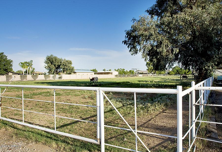 2557 E Desert Ln. #-, Gilbert, AZ 85234
