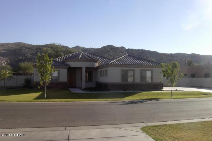 2819 E Desert Ln., Phoenix, AZ 85042