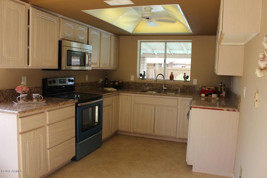 8342 W Seldon Ln., Peoria, AZ 85345