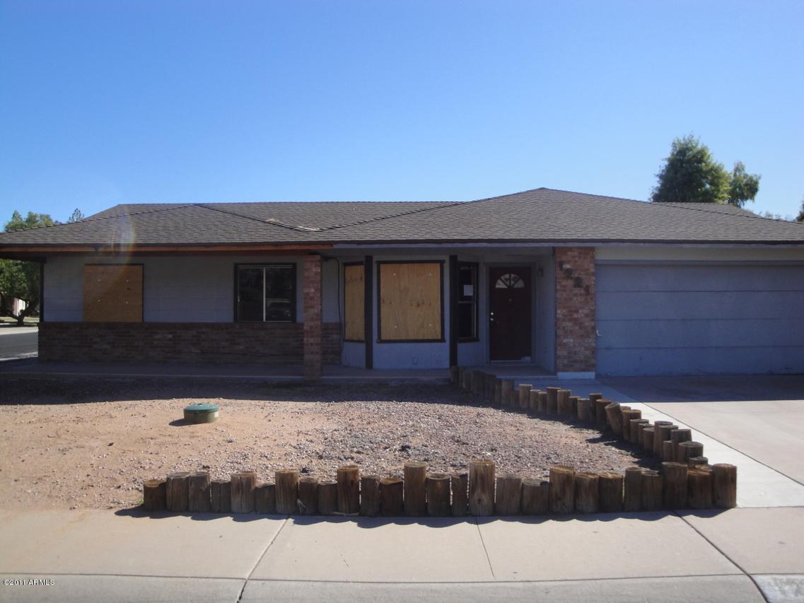 1221 N Palm St., Gilbert, AZ 85234