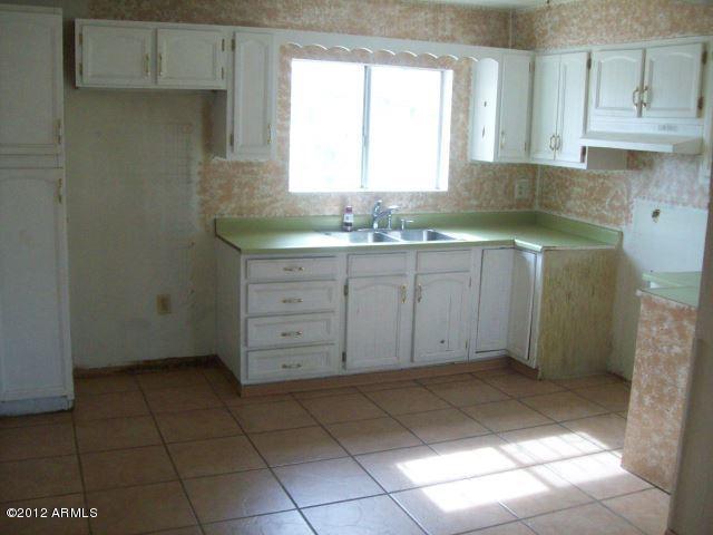 1819 E Pecan Rd., Phoenix, AZ 85040