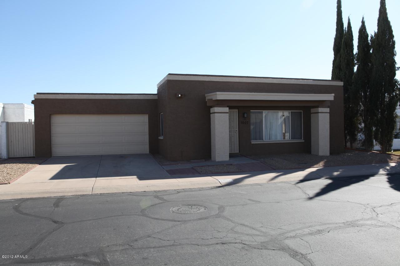 1007 E Michelle Dr., Phoenix, AZ 85022