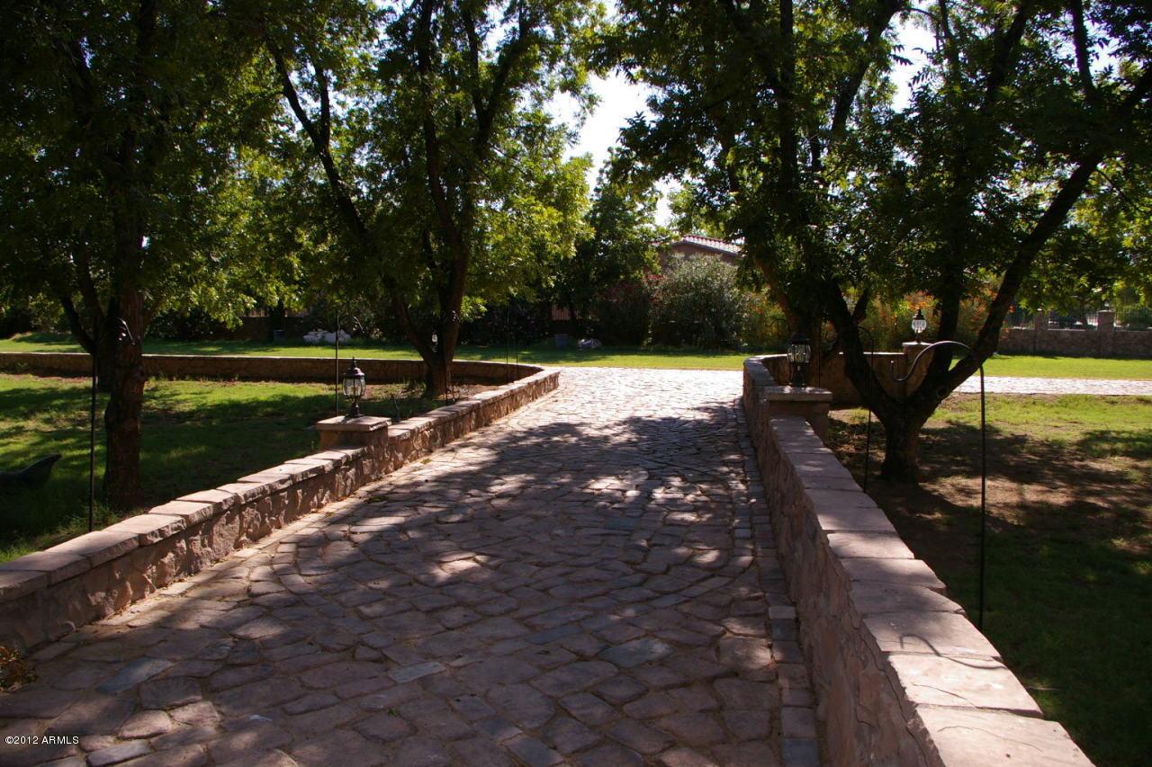 1255 W Caroline Ln., Tempe, AZ 85284