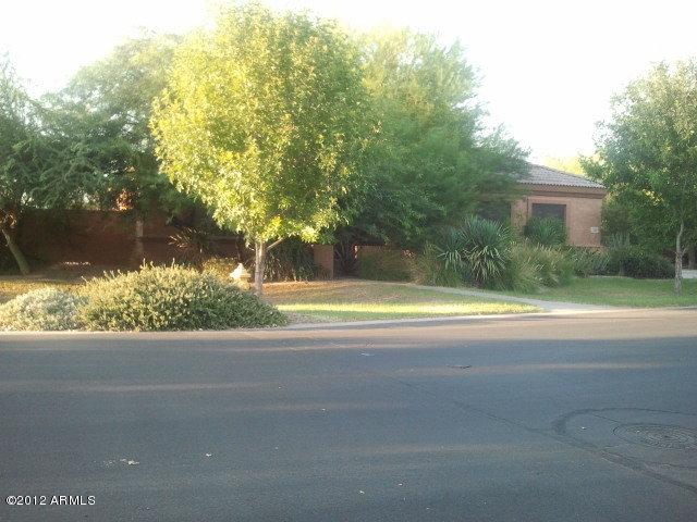 2806 E Desert Ln., Phoenix, AZ 85042