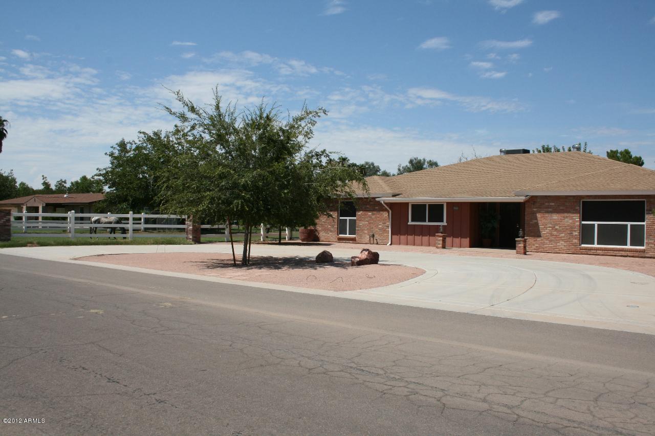 966 E Desert Ln., Gilbert, AZ 85234