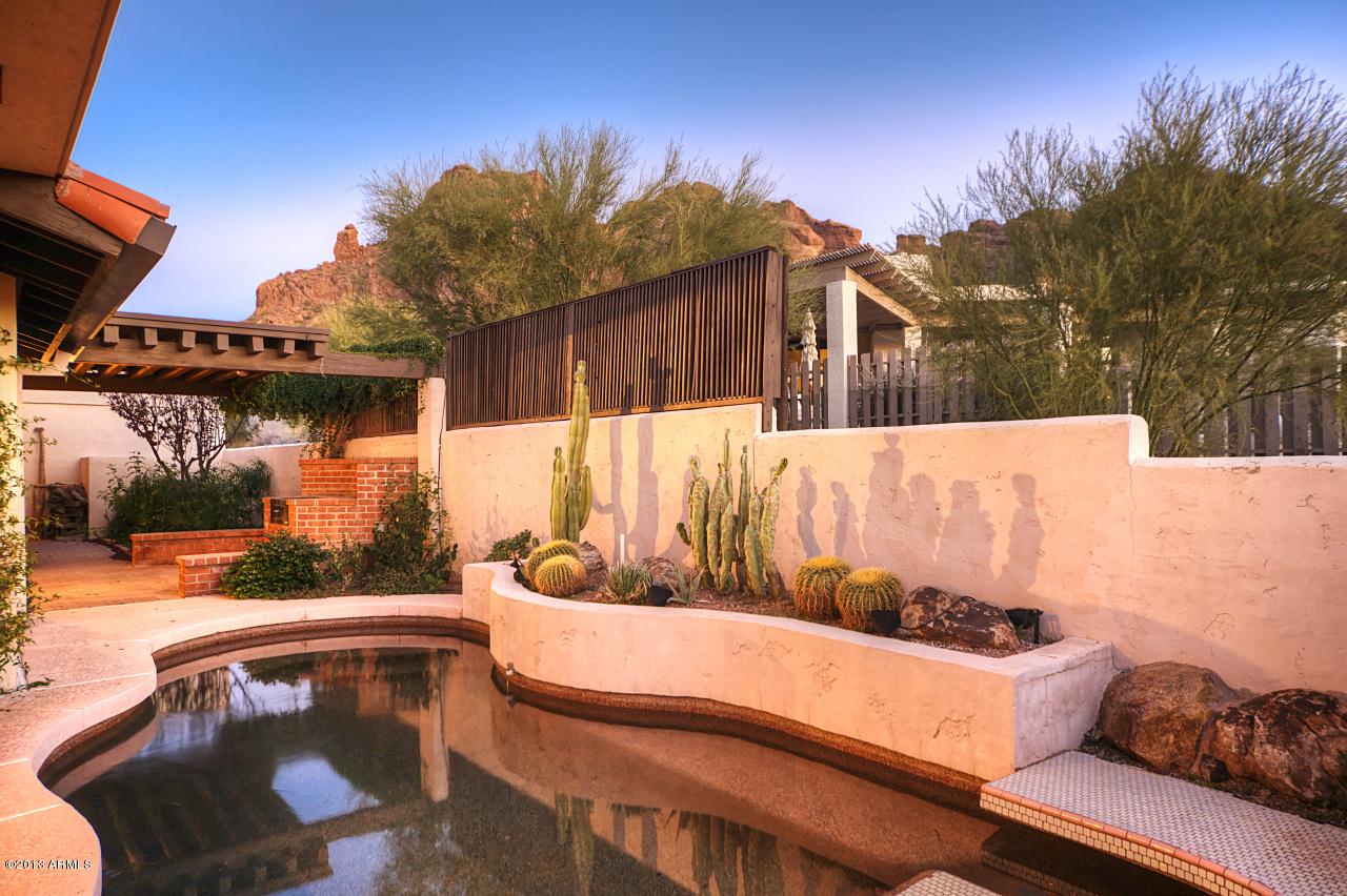 5810 N Echo Canyon Ln., Phoenix, AZ 85018