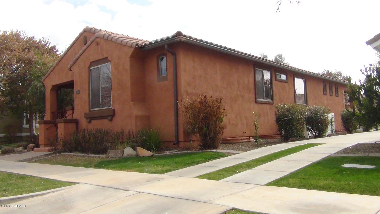 2721 E Tamarisk St., Gilbert, AZ 85296